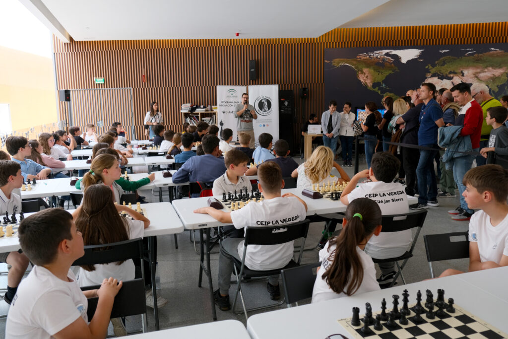 Escolares granadinos juegan 220 partidas de ajedrez en menos de tres horas  - Parque de las Ciencias de Andalucía - Granada